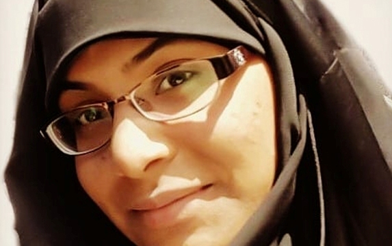 رسالة من سجينة الرأي المسقطة جنسيتها "زكية البربوري": تمكنوا من إسقاطها ورقياً فقط