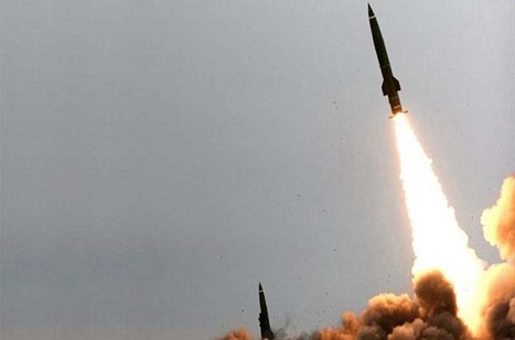 Yemen'den düşman mevzilerine 10 füze fırlatıldı