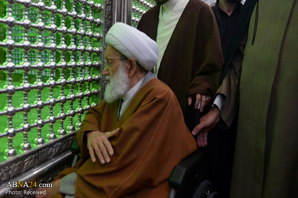 Sheikh Isa Qassim attends at Imam Khomeini Shrine in Tehran