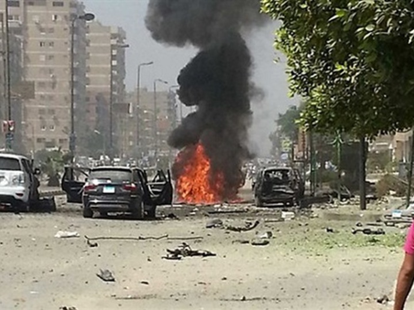 مقتل 3 شرطيين و"إرهابي" بانفجار عبوة ناسفة في القاهرة