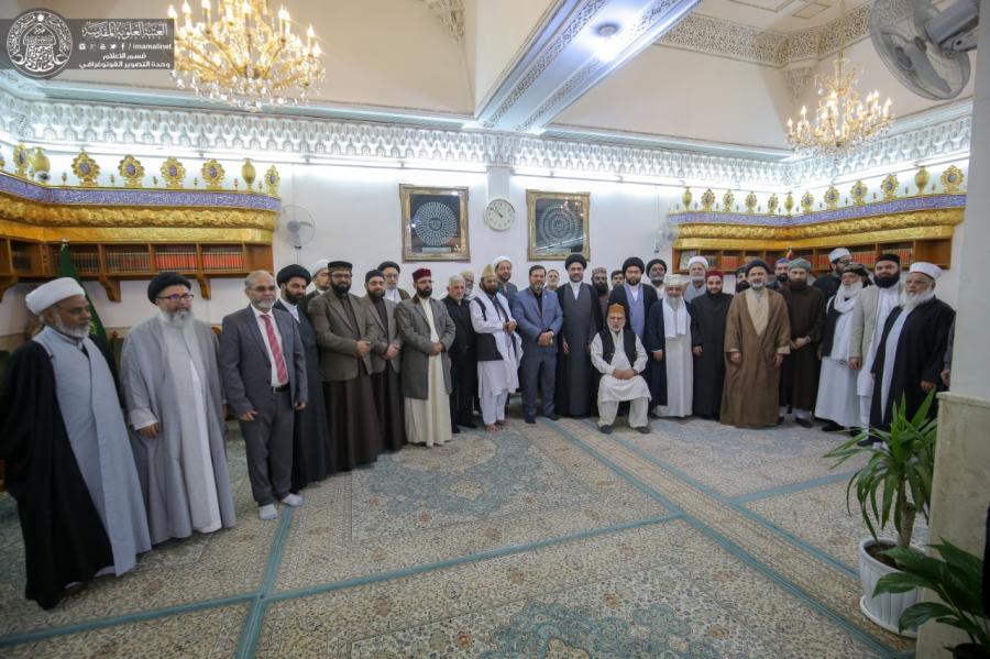 وفد متعدد الجنسيات من دول أوربية يتشرف بزيارة مرقد أمير المؤمنين (ع)+(صور)