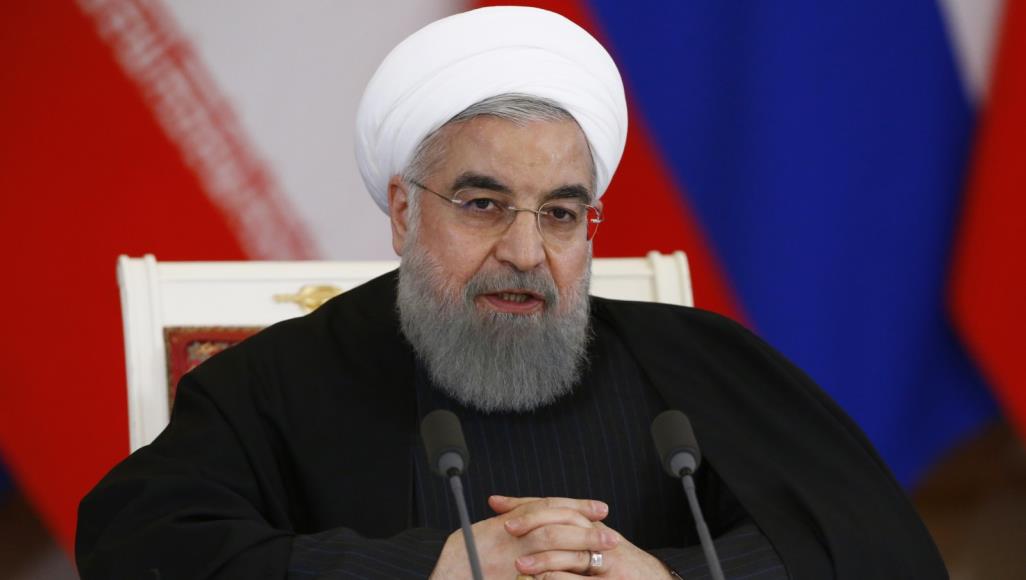 روحاني يوعظ الحكومة بتنفيذ توجيهات قائد الثورة الإسلامية 