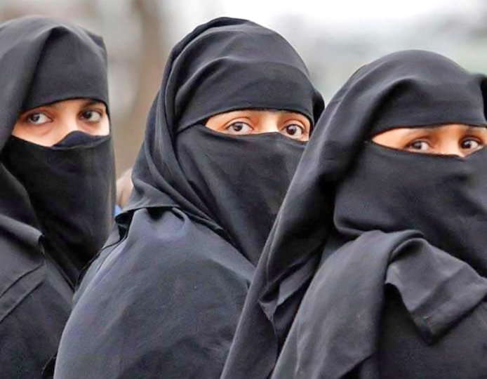 سعوديات في ألمانيا: سفارة بلدنا تهددنا بمصير "خاشقجي"