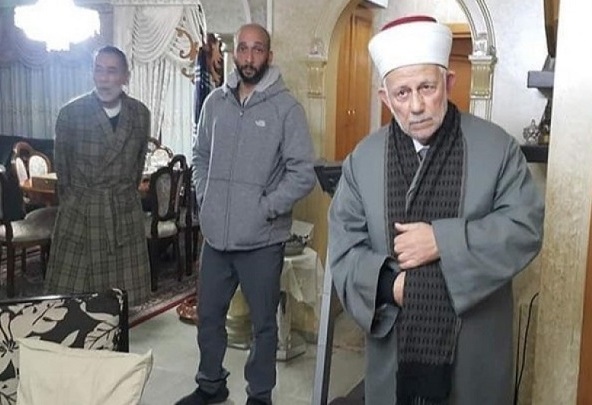 العدو الصهيوني يعتقل 16 فلسطينيا بينهم "رئيس مجلس الأوقاف الإسلامية ونائبه"