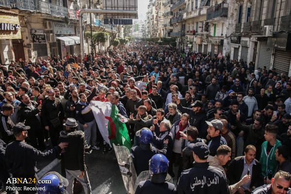 تقرير مصور/ تظاهرات واحتجاجات على تشريح "بوتفليقة" لولاية خامسة في الجزائر