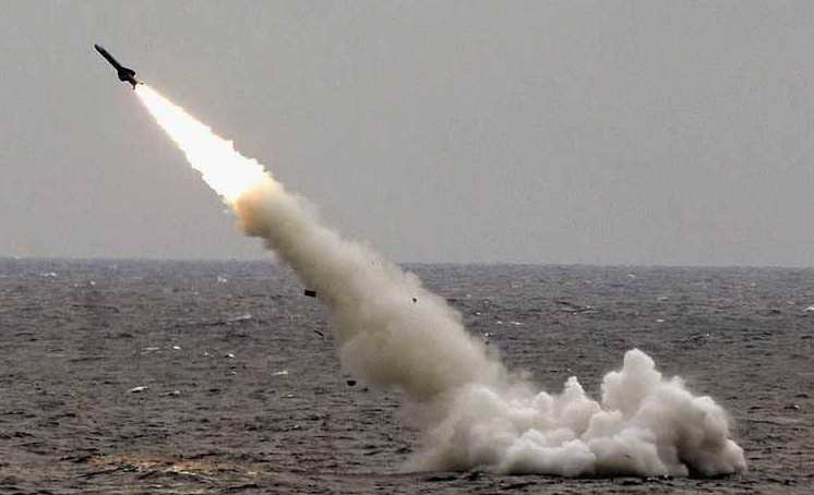 إطلاق صاروخ كروز من غواصة خفيفة من طراز "غدير"