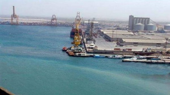 تحالف العدوان يحتجز أربع سفن ويمنعها من الوصول إلى ميناء الحديدة 