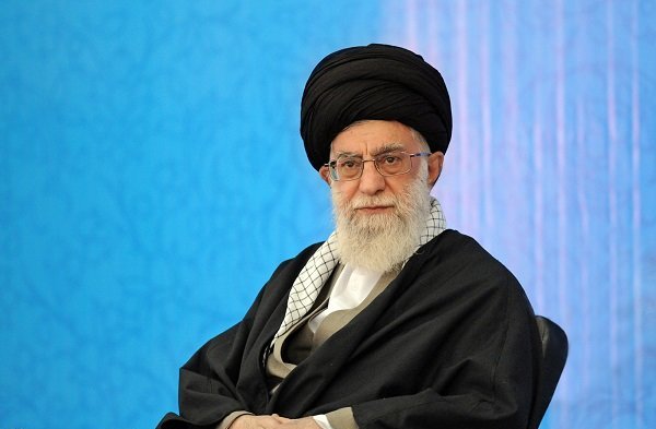 الامام الخامنئي: الثورة الاسلامية المباركة ستواصل شق طريقها الى الامام