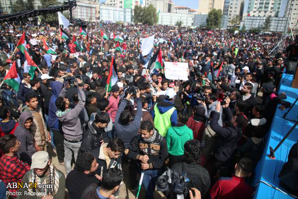 Photos: Massive demonstrations against Mahmoud Abbas in Gaza