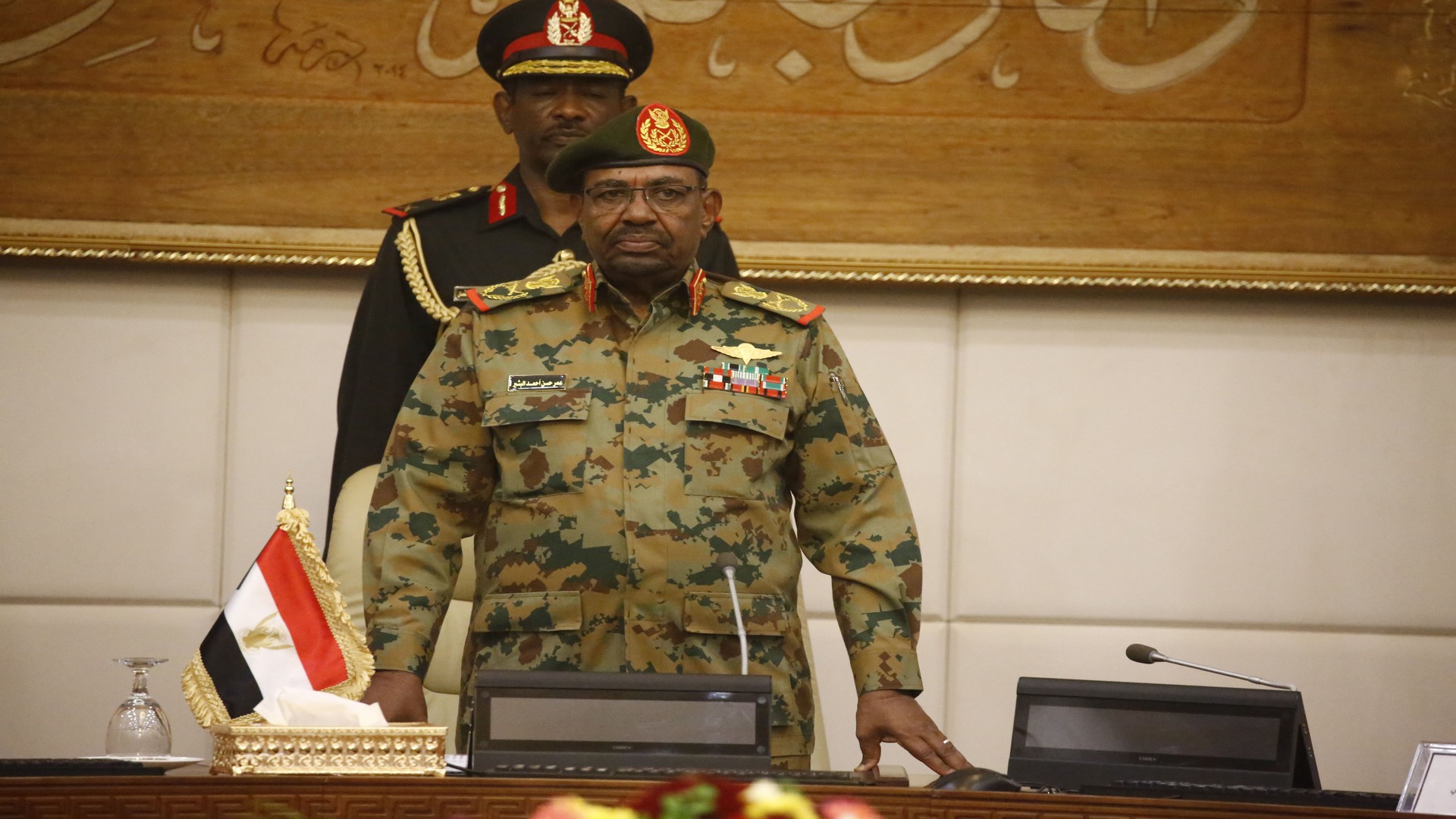 البشير يجري تعديلات في قيادات الجيش السوداني ويعين وزير دولة للدفاع
