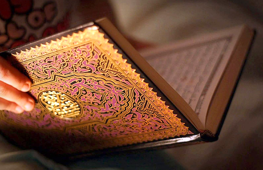 Ahli Politik Anti-Islam Biadab Lempar al-Quran
