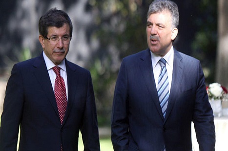 Şener: Yeni parti konusunda Gül ile Davutoğlu arasında anlaşmazlık var