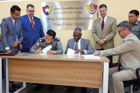 မူးယစ္ေဆးတိုက္ဖ်က္ႏွိမ္နင္းေရး ျမန္မာႏုိင္ငံရဲတပ္ဖြဲ႕၊ ေအဂ်င္စီမ်ားႏွင့္ အနီးကပ္လက္တြဲေဆာင္ရြက္ရန္ သႏၷိ႒ာန္ခ်ထားဟု ကန္သံ႐ုံးထုတ္