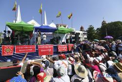 ၂၀၀၈ ဖြဲ႕စည္းပုံအေျခခံဥပေဒျပင္ဆင္ေရး ဆႏၵထုတ္ေဖာ္ပြဲ လူေထာင္ခ်ီတက္ေရာက္ တပ္မေတာ္အေနျဖင့္ ႏုိင္ငံေရးမွဆုတ္ခြာရန္ လုိအပ္ေၾကာင္း ဆႏၵ