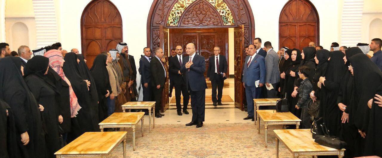 رئيس الجمهورية يتبنى اول مشروع قانون لانصاف ذوي شهداء سبايكر+(صور)