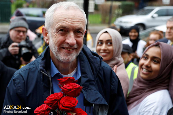 Photos: UK Labour Party leader visits mosque in Welfare, London