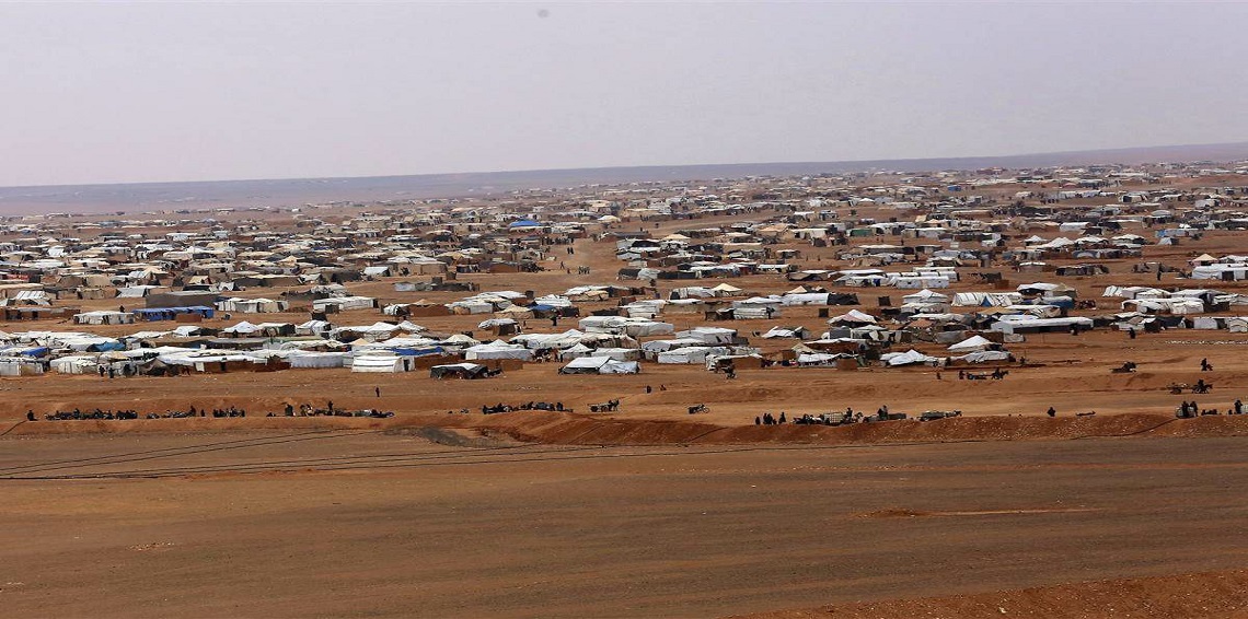 العثور على 300 مدفن داخل مقبرة جديدة قرب مخيم الركبان في سوريا+(صورة)