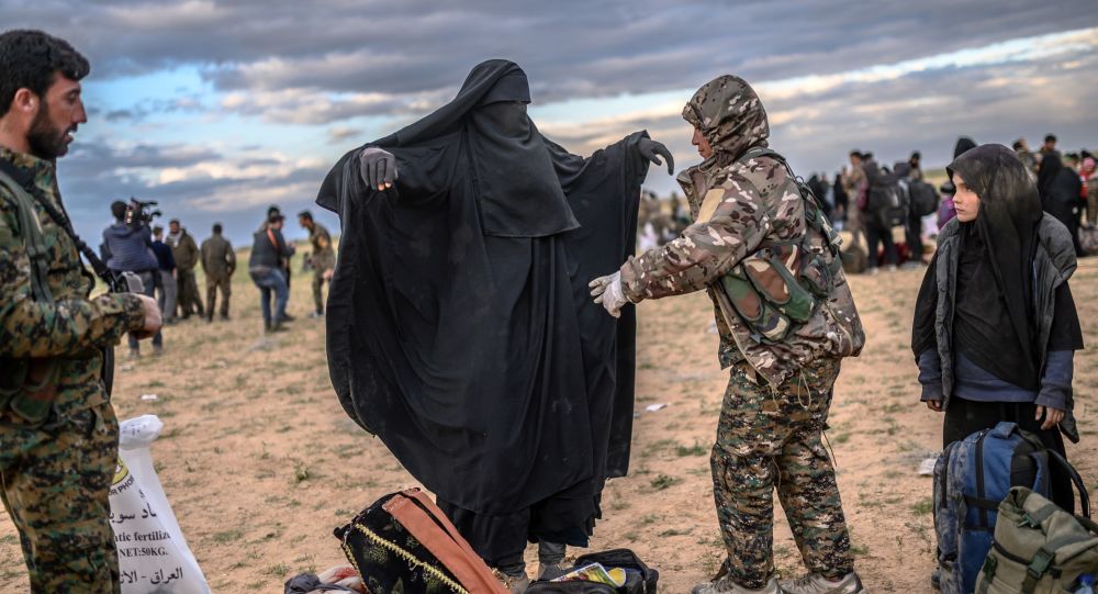 Centenas de terroristas se rendem às Forças Democráticas da Síria