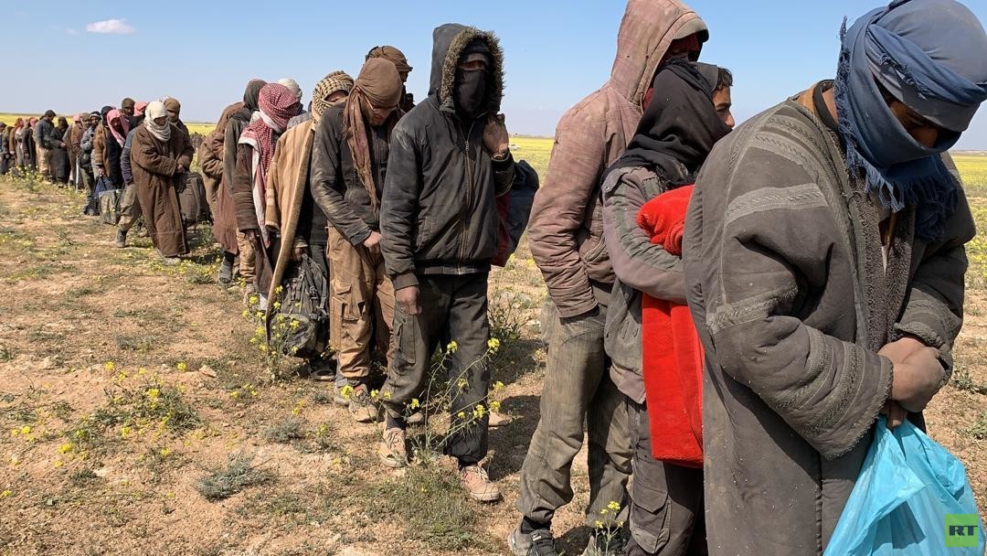 استسلام 400 "داعشي" لقوات "قسد" شرق ديرالزور+(صور)