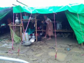 အခ်ိန္အခါမဟုတ္မုိးေၾကာင့္ ရခုိင္စစ္ေဘးေရွာင္မ်ား ပုိမုိအခက္ႀကံဳေန စစ္ေရွာင္တစ္ေသာင္းေက်ာ္ ရွိလာၿပီး ေျမာက္ဦးတြင္ အမ်ားဆုံးျဖစ္