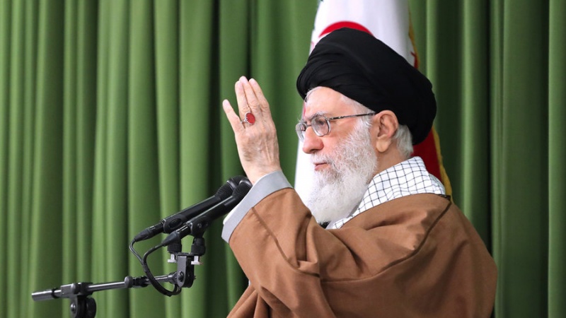 イラン最高指導者、「今日、イスラム世界はイランのイスラム体制に注目」