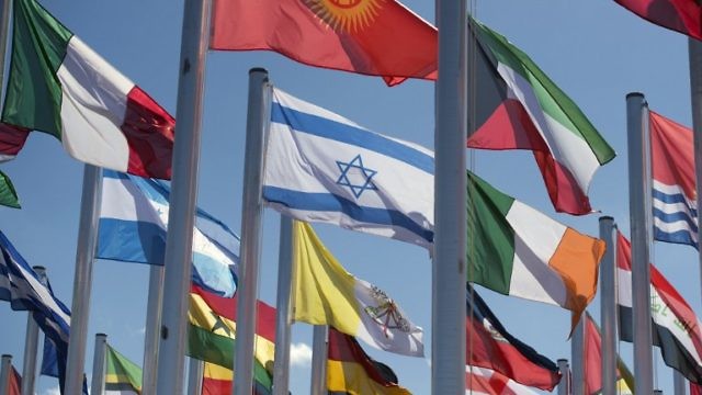 رغم الرفض الشعبي... العلم الإسرائيلي يرفرف في المغرب