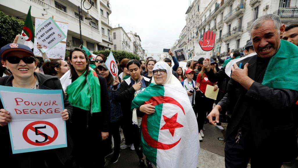Kepulangan Presiden Algeria Disambut Protes