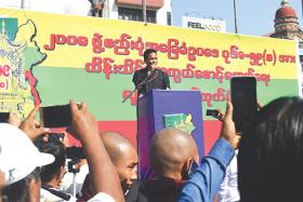 အေျခခံဥပေဒပါ သမၼတအရည္အခ်င္းဆိုင္ရာ ပုဒ္မ ၅၉(စ)ကို မျပင္ရန္ ဆႏၵျပ