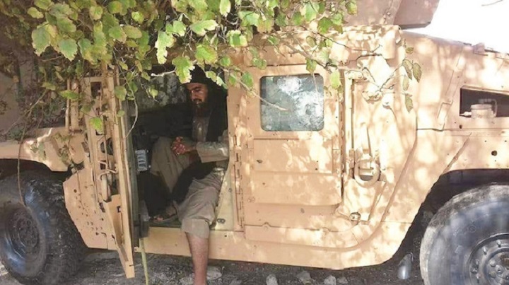 زعيم داعش يظهر في مدرعة أمريكية وصحيفة تركية: "البغدادي" عمل تحت إشراف واشنطن