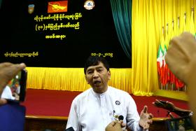  ဒီမိုကေရစီအတြက္ စေတးရသူမ်ား ထပ္မရွိေစေရး ႀကိဳးစားၾကရန္ ေဒၚေအာင္ဆန္းစုၾကည္ တိုက္တြန္း ေျခဥျဖင့္ အခြင့္ထူးခံထားသည္မ်ားကို ျပင္ဆင္