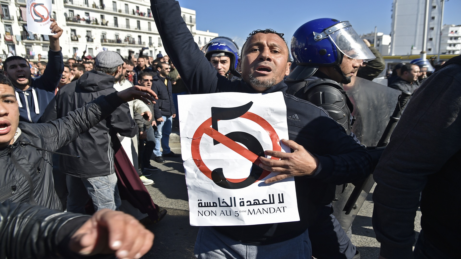 72 محافظا داخل حزب الأغلبية يعلنون "التمرد" على بوتفليقة