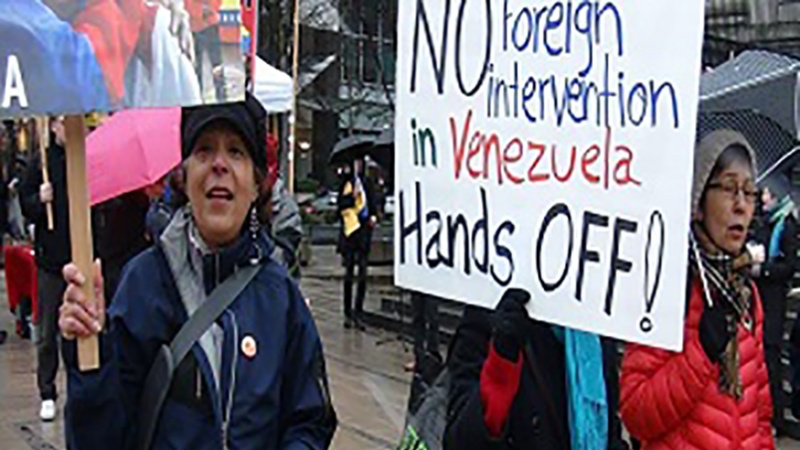 米・ワシントンで反戦活動家らが、米の対ベネズエラ干渉に抗議