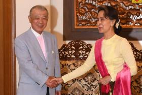 အတိုင္ပင္ခံပုဂၢိဳလ္ႏွင့္ တပ္ခ်ဳပ္ ဂ်ပန္အထူးကိုယ္စားလွယ္ကို သီးျခားစီလက္ခံေတြ႕ဆံု