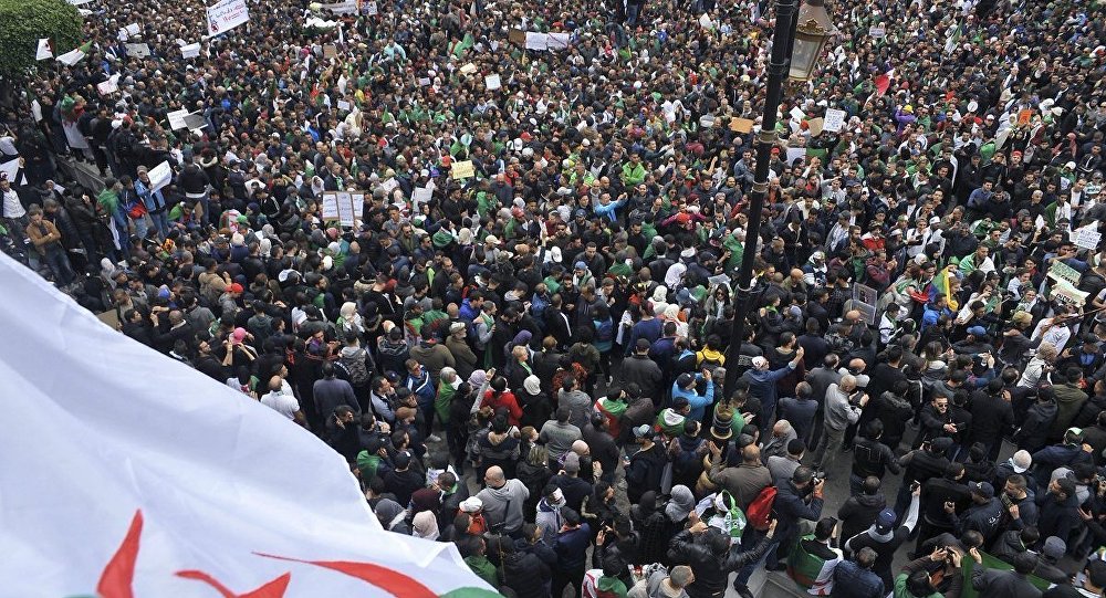 Sextou: mais uma sexta-feira de grandes protestos contra governo na Argélia