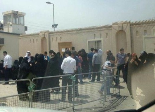 إدارة سجن الحوض الجاف تمارس "التفتيش المهين" لعوائل المعتقلين
