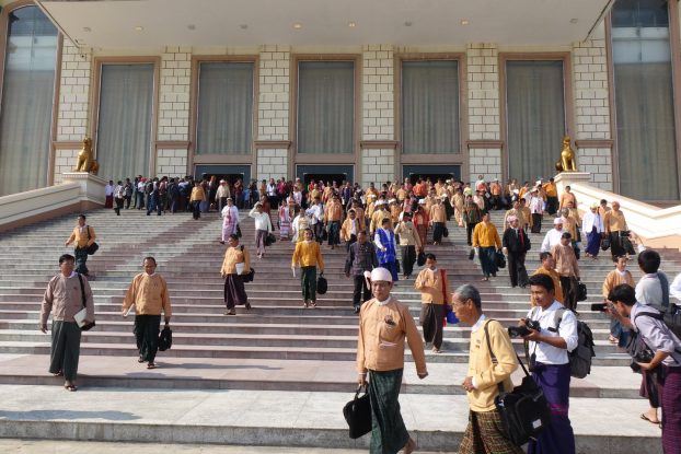 လႊတ္ေတာ္ကုိယ္စားလွယ္တာ၀န္က ႐ုပ္သိမ္းသည့္ ဥပေဒၾကမ္း တင္သြင္းေတာ့မည္