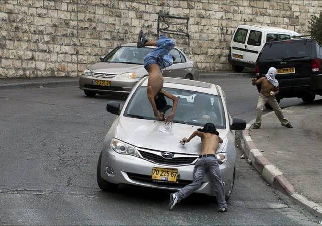 مستوطن يدهس طفلًا فلسطينياً جنوبي الخليل