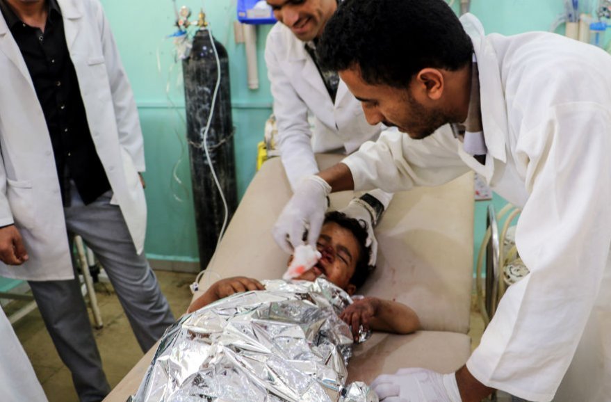إصابة طفلين بانفجار "قنبلة عنقودية" من مخلفات العدوان في الحديدة
