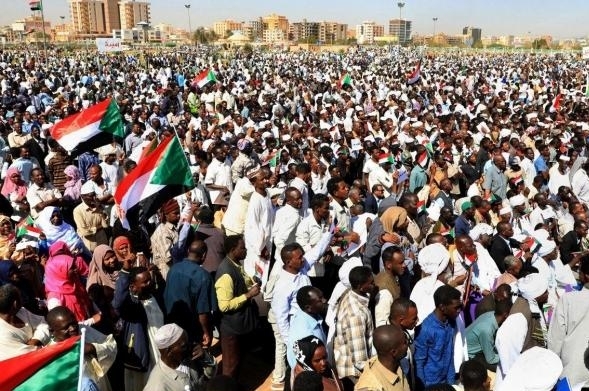 مسيرات في العاصمة السودانية تطالب بـ"اسقاط النظام"