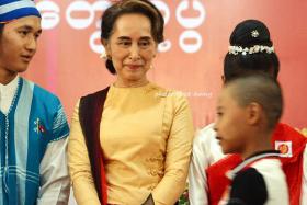 ျပည္သူကုိ ယဥ္ေက်းစြာဆက္ဆံရန္ အုပ္ခ်ဳပ္ေရးဆိုင္ရာအား ေဒၚေအာင္ဆန္းစုၾကည္သတိေပး