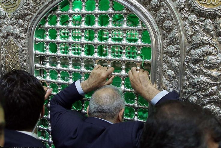 رئيس وزراء العراق يزور مرقد الامام الرضا (ع) في مدينة مشهد المقدسة + (صور)