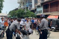 ရခုိင္ စစ္ေဘးေရွာင္အတြက္ အလႉခံေနသည့္အဖြဲ႔ကို ရဲတပ္ဖြဲ႔ တားျမစ္