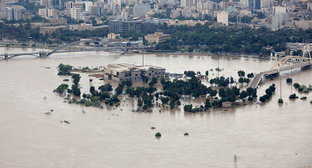 Dezenas de milhares de pessoas são evacuadas devido a inundações no Irã