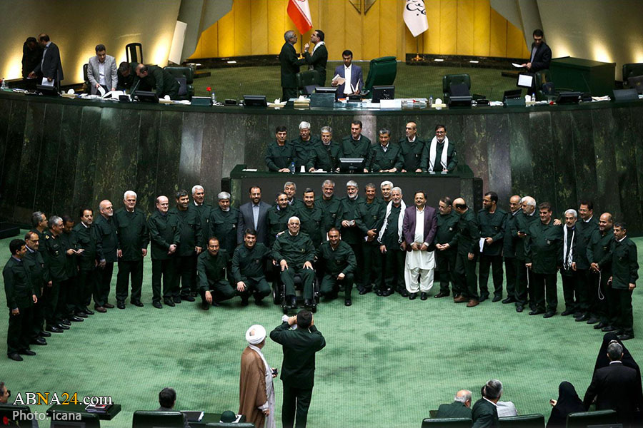 تقرير مصور/ البرلمانيون الايرانيون یحضرون في مجلس الشوری الاسلامي "بزي الحرس الثوري"