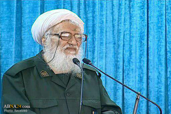  سپاہ کے خلاف امریکی اقدام بین الاقوامی قوانین کے منافی/ آیت اللہ موحدی کرمانی سپاہ پاسداران انقلاب اسلامی کے لباس میں  