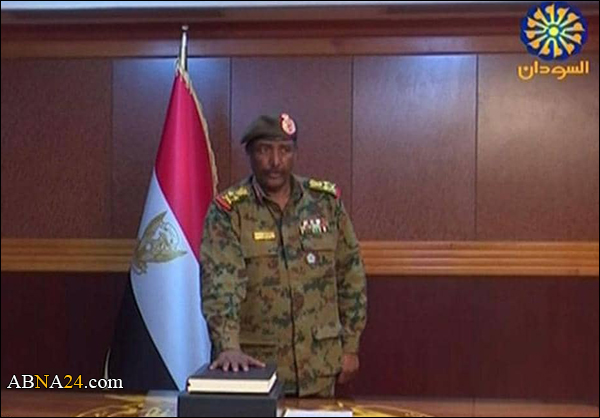 من هو رئيس المجلس العسكري الانتقالي الجديد في السودان؟