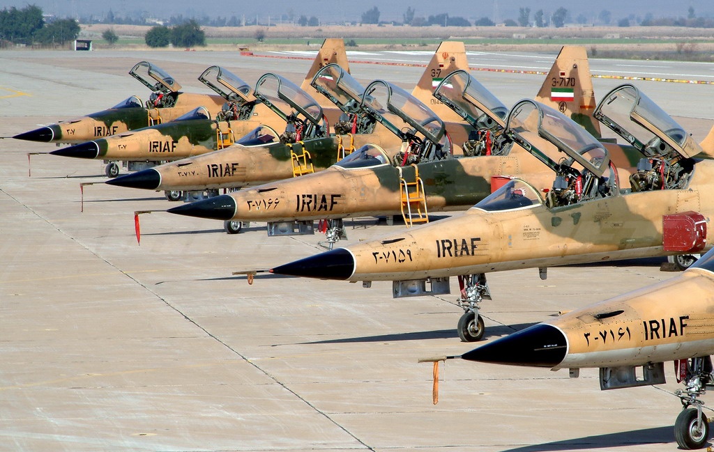 المقاتلة "كوثر" تحلق في سماء طهران