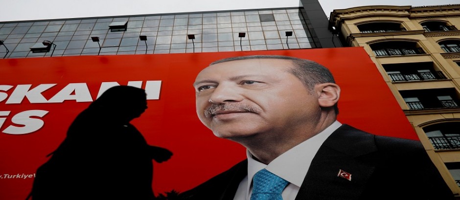 بعد سقوط أردوغان في انتخابات إسطنبول...إزالة لافتاته من شوارع المدينة