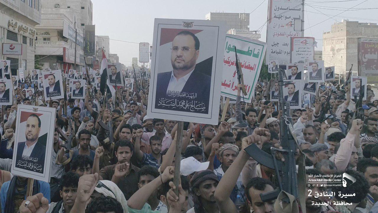أبناء الحديدة يخرجون في مسيرة البنادق وفاء للشهيد الرئيس الصماد+(صور)
