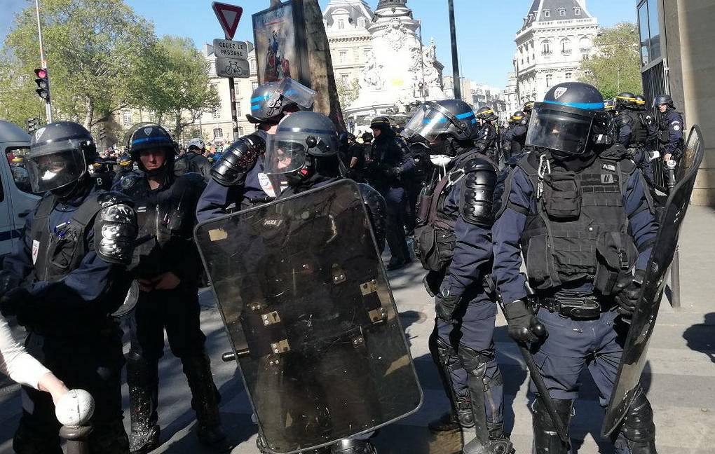 Более 220 человек были задержаны в ходе протестов в Париже